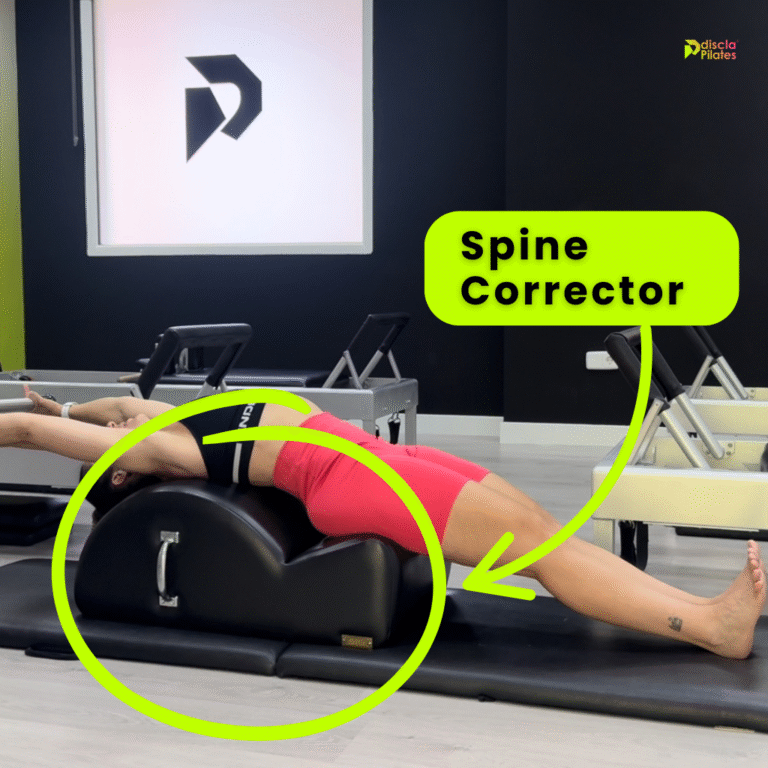 Verónica Muriel entrenando Pilates Clásico con Spine Corrector en Discla Pilates