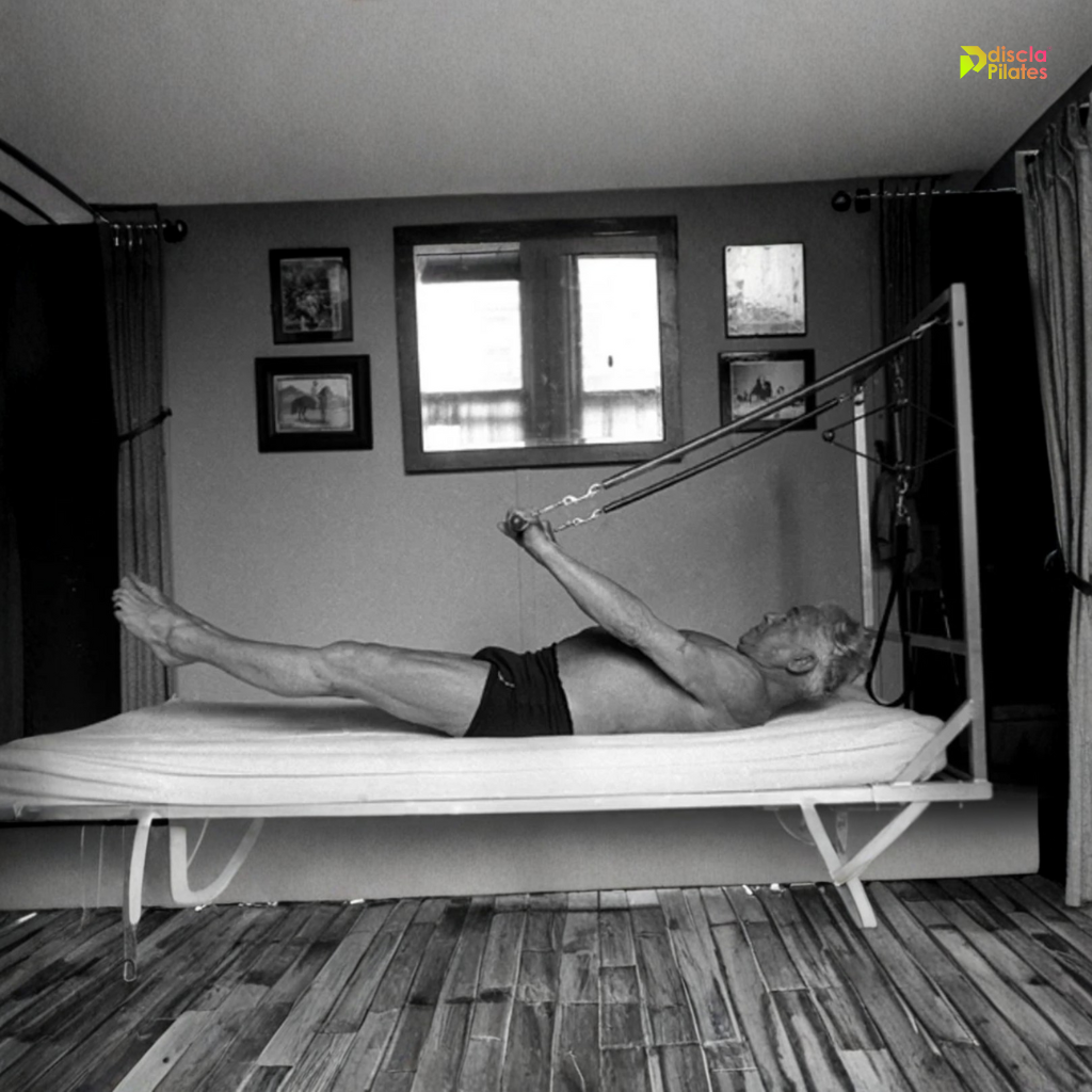 De las camas de hospital surgió el Reformer, el Cadillac y otros aparatos de Pilates Clásico
