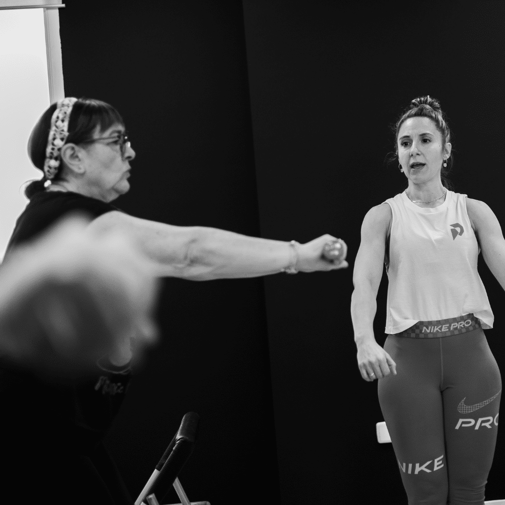 Verónica Muriel impartiendo clase en Discla Pilates®