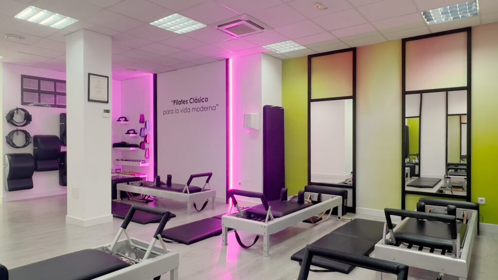 Estudio de Pilates Clásico con máquinas reformer